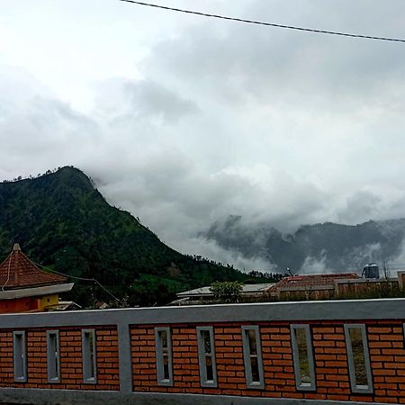 Bromo Holiday Guest House Ngadisari Exterior photo